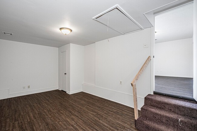 Building Photo - Updated 3 Bed - 1 Bath in Bethany!