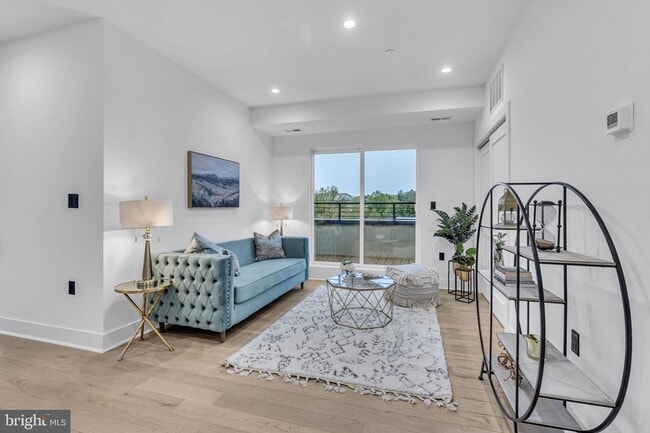 Building Photo - 1103 Fern St NW