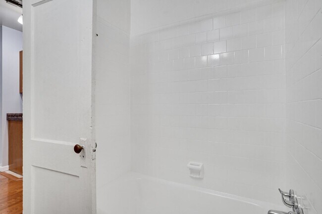 Building Photo - Kingman Park Charming Brick Townhome - Mov...