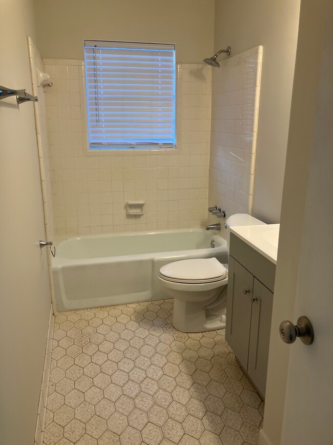 Building Photo - 3425 Pne Crst Rd