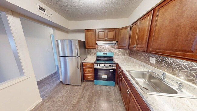 Building Photo - 5285 Portland St