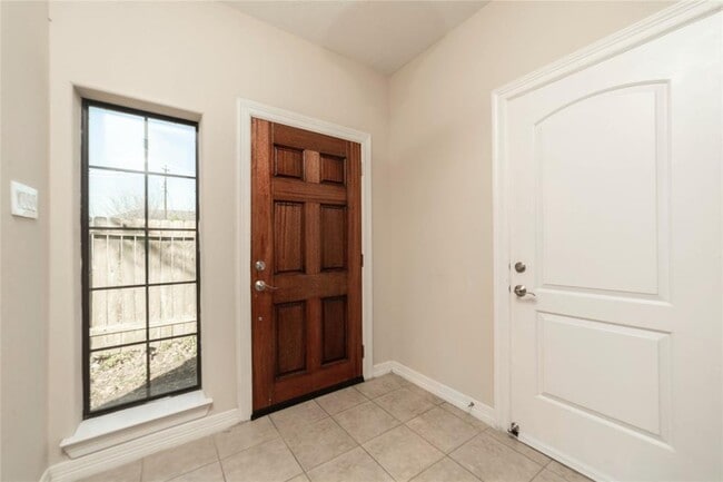 Building Photo - 10602 Clearview Villa Pl