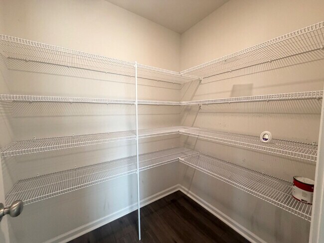 Building Photo - Four Bedroom Home in Heritage New Riverside!