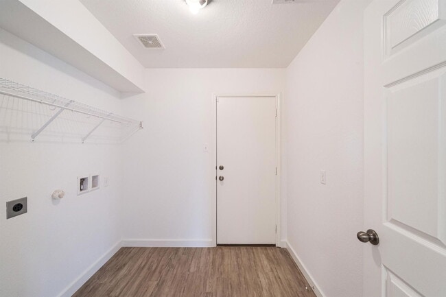 Building Photo - 1600 Big Thicket Dr