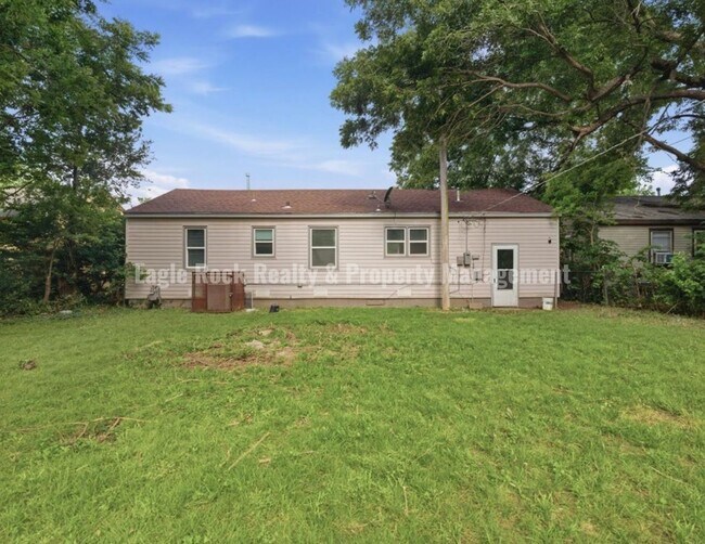 Building Photo - 4341 N Iroquois Ave