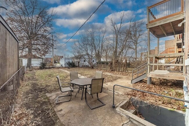 Building Photo - 4992 Botanical Ave