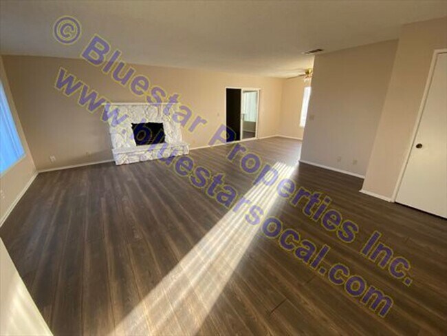 Building Photo - Now Available!!!  Single Story Home, Apple Valley With Large Lot