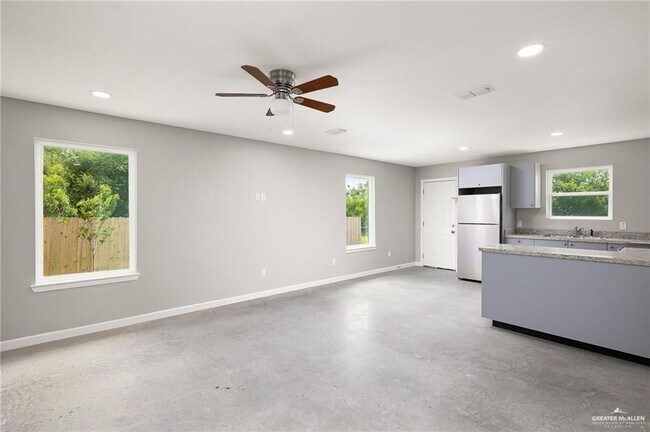 Building Photo - 12 E Garfield Ave