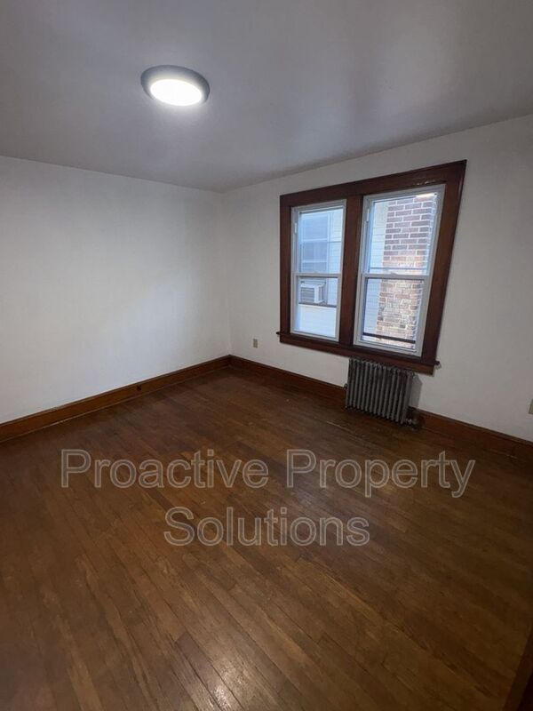 Building Photo - 532 Alder St