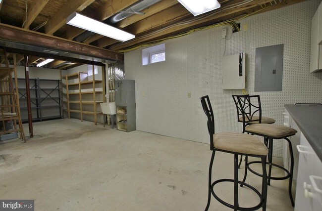 Building Photo - 15417 Duckling Pl