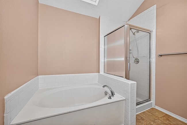 Building Photo - 1926 Woodland Hills Dr