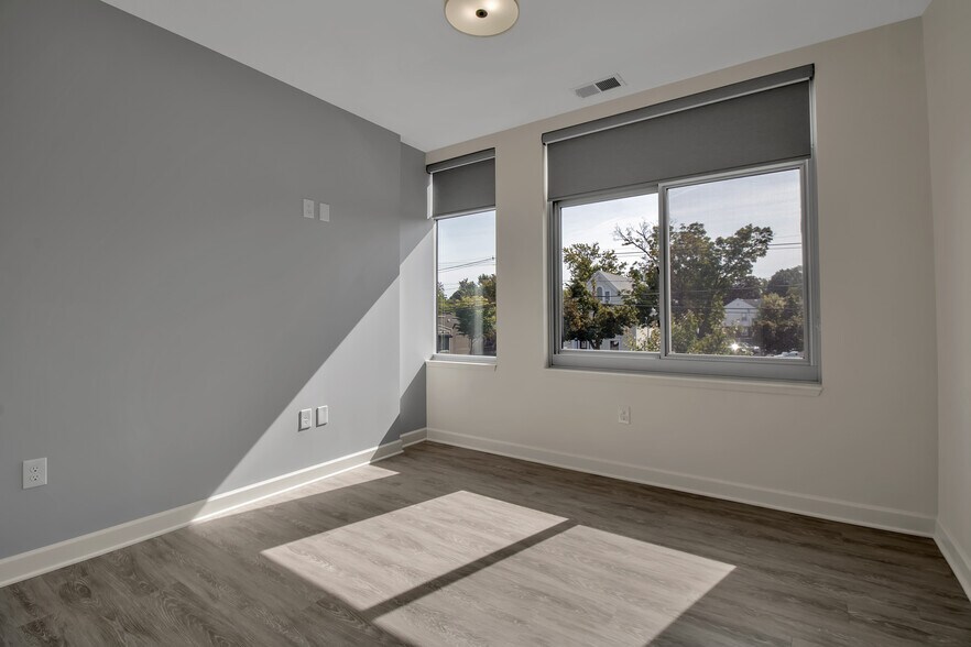 Building Photo - 5712 Main St