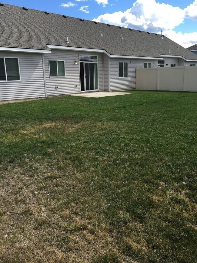 Building Photo - RANCH STYLE DUPLEX (P#107)