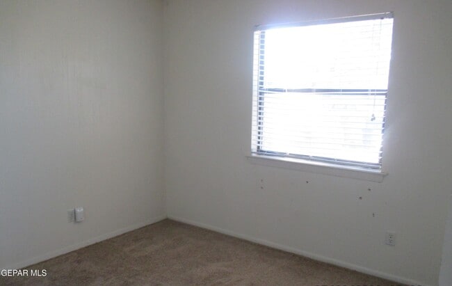 Building Photo - 231 Flynn Dr