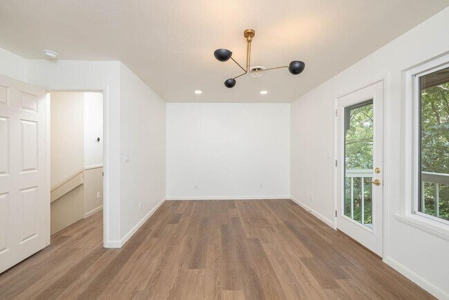 Building Photo - 884 Shrewsbury Ln