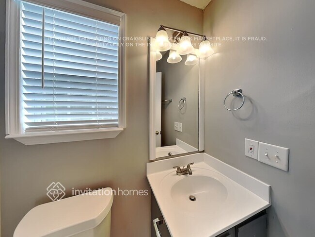 Building Photo - 2342 Glencairn Ln SW
