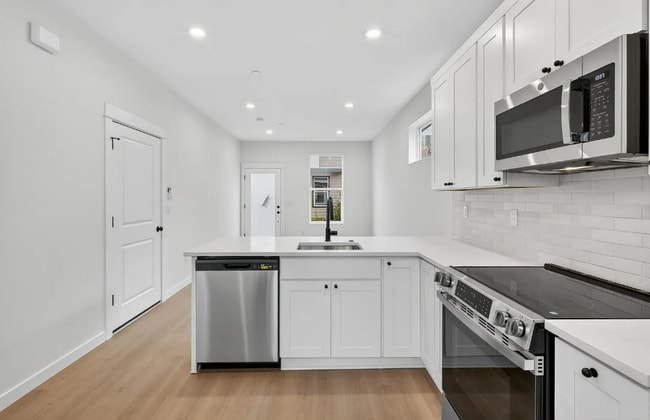 Building Photo - 4059 SW McKinley St