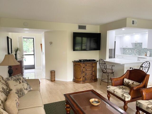 Building Photo - 2306 Fairway Dr S