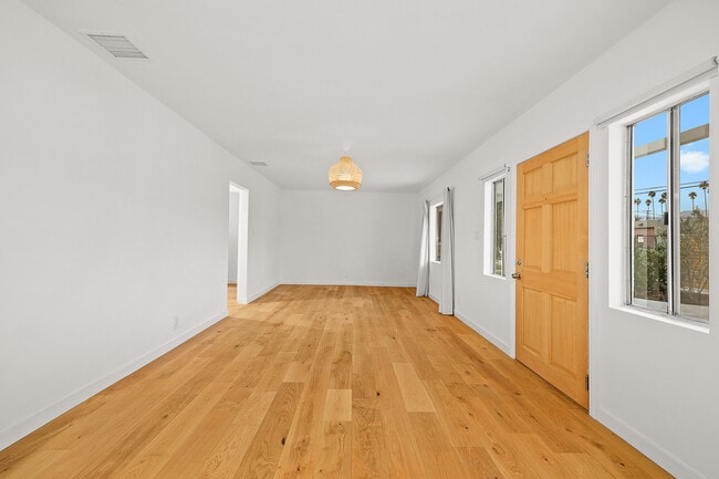 Building Photo - 3448 Casitas Ave