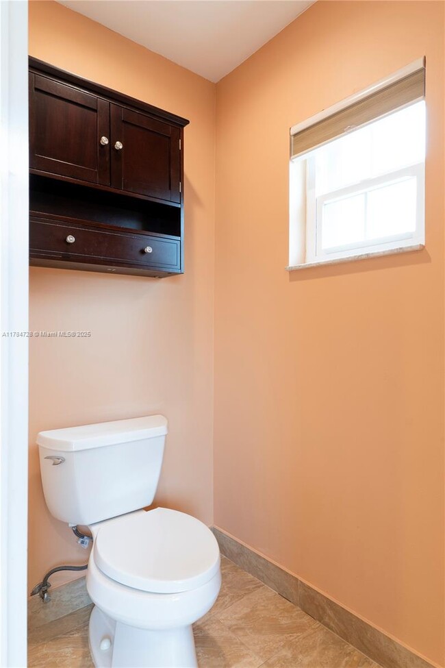 Building Photo - 1306 Banyan Way