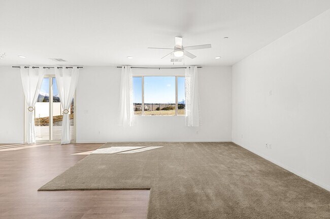 Building Photo - Stunning 4 bedroom 3 bath home in Summer Wind Trail Community