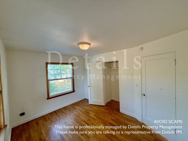 Building Photo - Adorable 2 BR home in Manette with View!