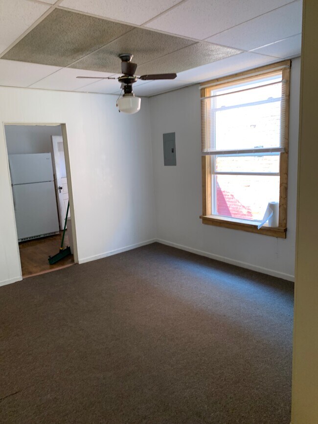 Building Photo - 800 W Broadway St