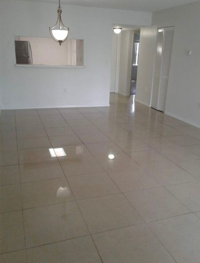 Building Photo - 405 SW 113th Way