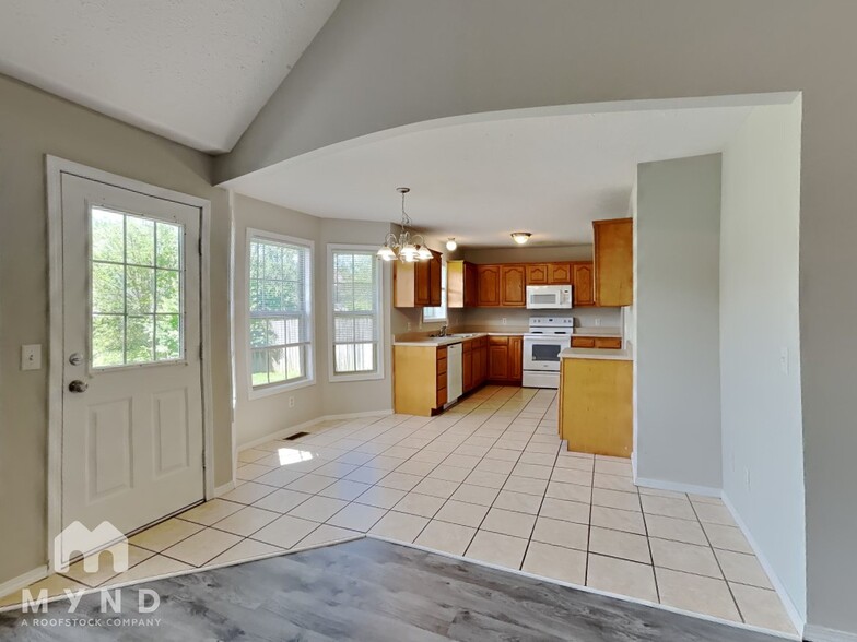 Building Photo - 416 E Denton Cir