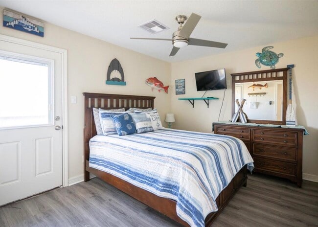Building Photo - 12919 Coronado Dr