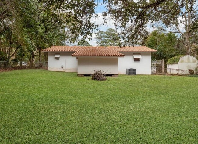 Building Photo - 222 Westminster Dr