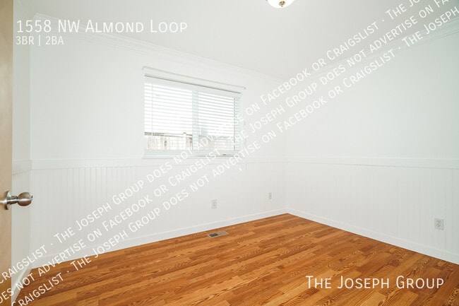 Building Photo - 1558 NW Almond Loop