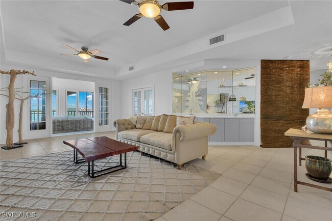 Building Photo - 2000 Royal Marco Way