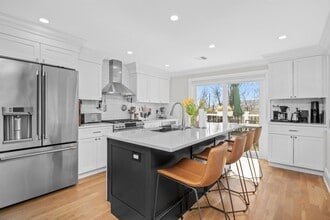 Building Photo - 322 Bunker Hill St