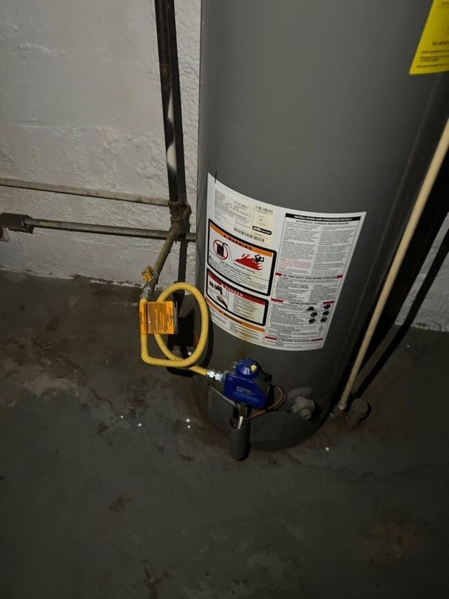 Building Photo - 2525 Parke St