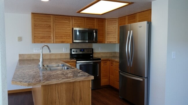 Building Photo - Golf Course Townhome for Rent