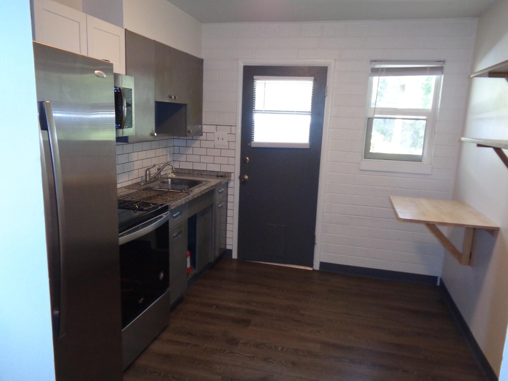 Building Photo - 1055 E Wilson Ave