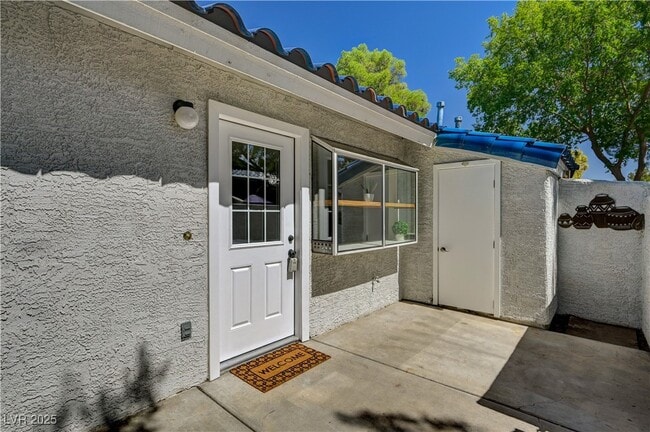 Building Photo - 2040 Willowbury Dr