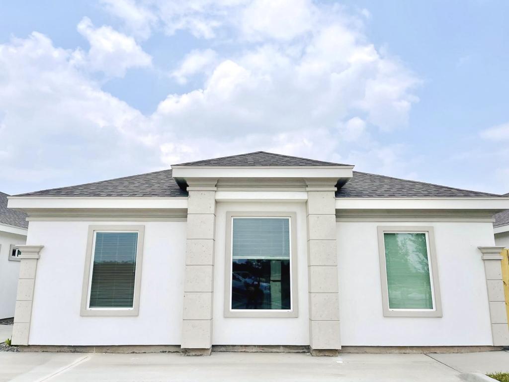 Building Photo - 1312 W Sucre Dr