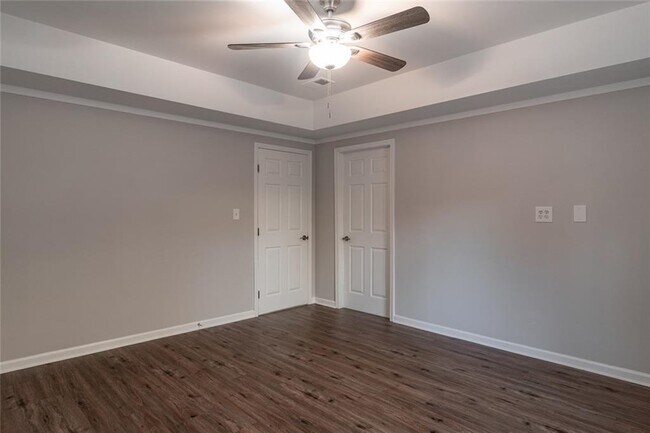 Building Photo - 3599 Lower Roswell Rd