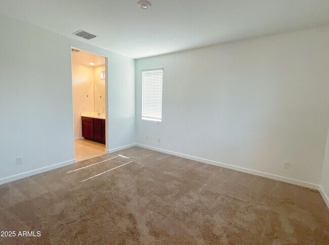 Building Photo - 2239 W Donner Dr