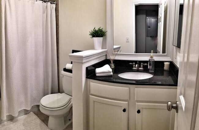 Building Photo - 1445 Monroe Dr NE