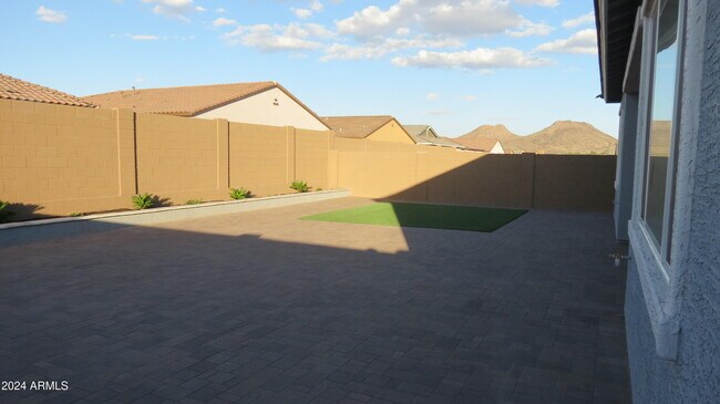 Building Photo - 7710 W Jackrabbit Ln