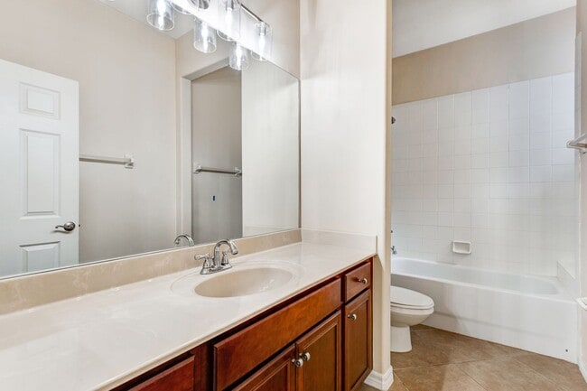 Building Photo - ** AVIANO AT NAPLES ** 3 BED / 2 BATH - CARRIAGE HOME - GARAGE - CENTRAL NAPLES - ANNUAL RENTAL