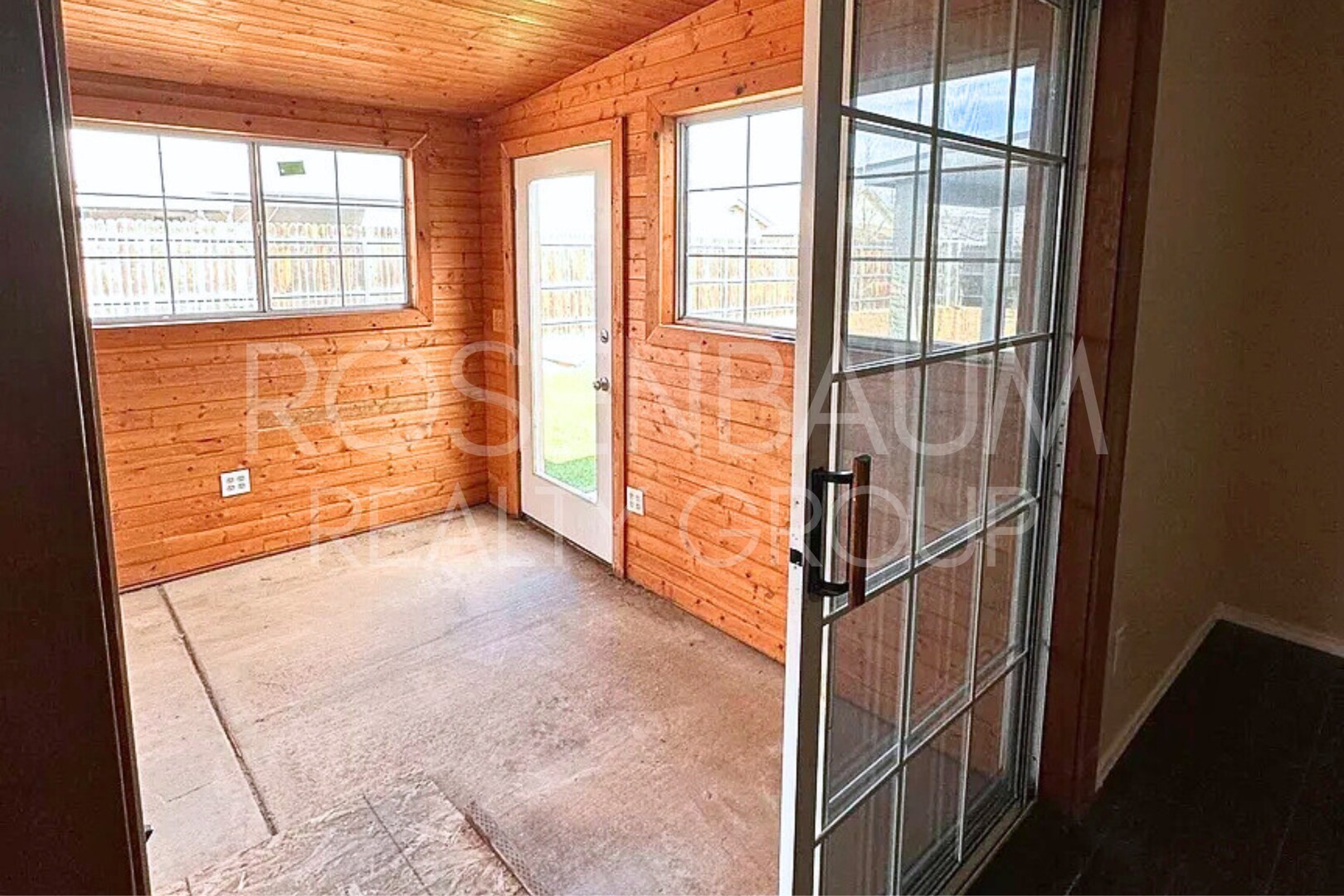 Building Photo - Gorgeous 3-bedrooms, 2-baths hilltop home ...