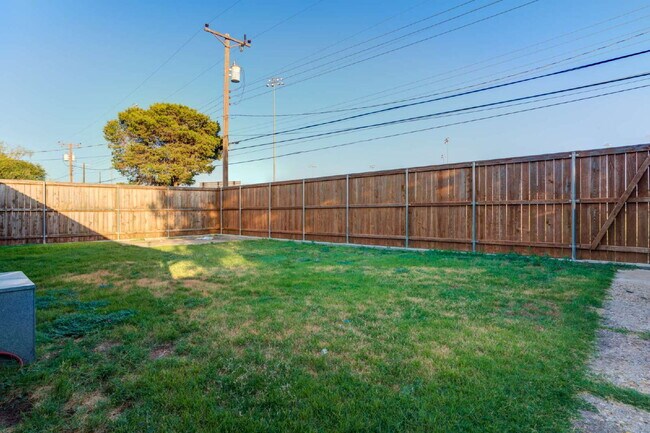 Building Photo - 4 Bed 3 Bath Pre-lease in Central Lubbock!!!