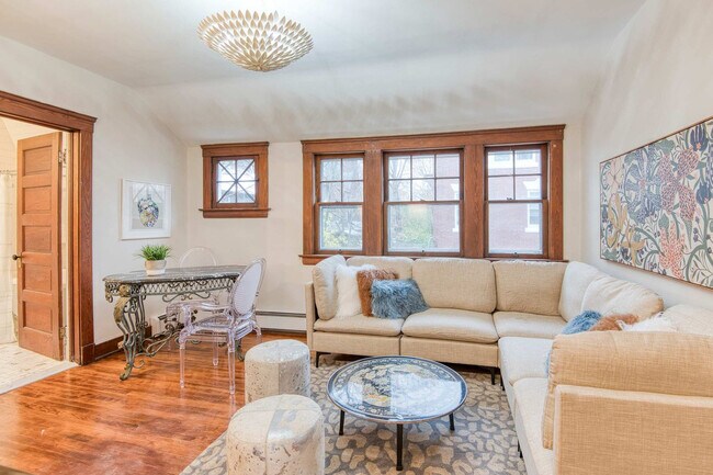 Building Photo - 3073 Fairmount Blvd