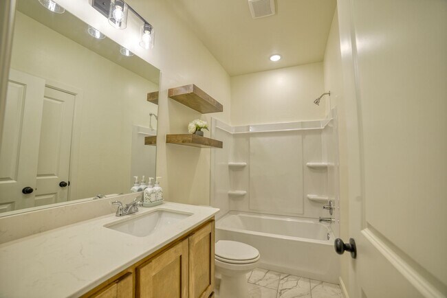 Building Photo - Brand New Home in Washington!