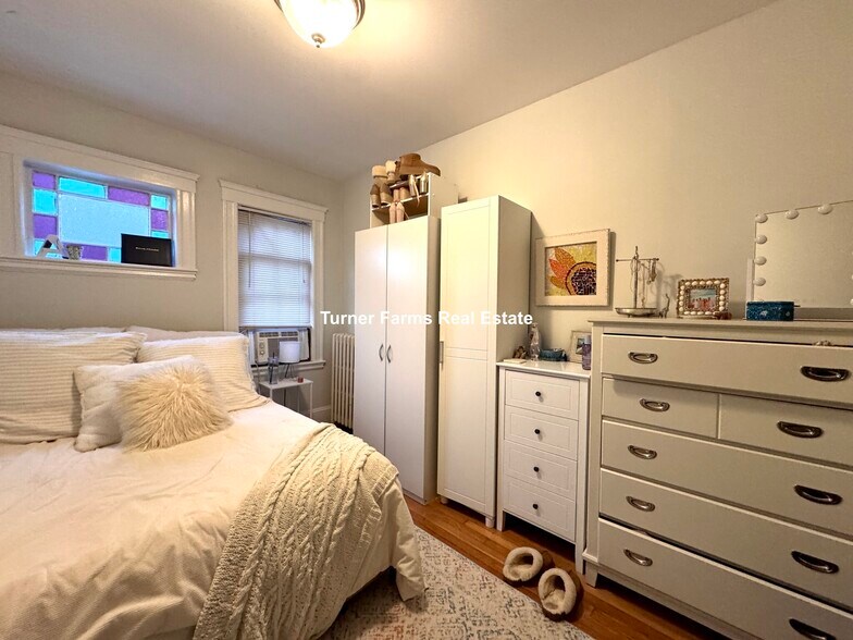 Building Photo - 202 Calumet St