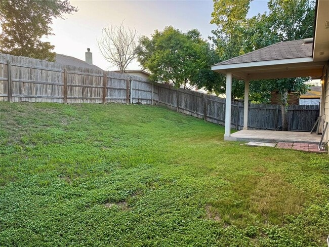 Building Photo - 227 Ashwood N